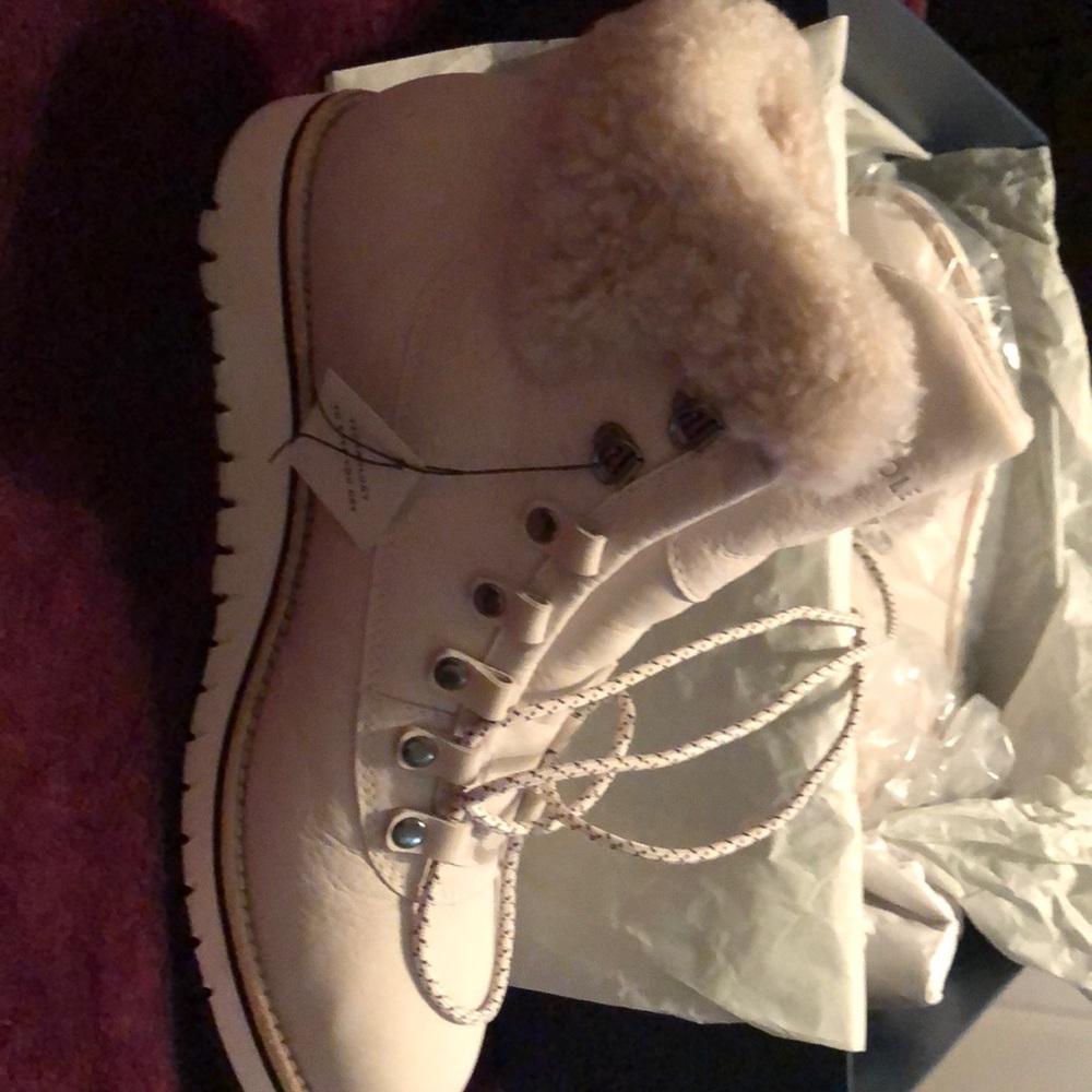 Shoes - Picture 4 of 5